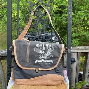 Myra Bag messenger bag in canvas and leather.